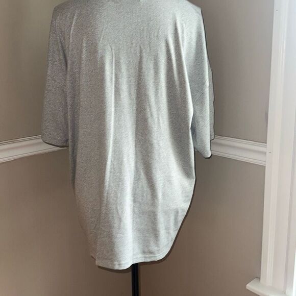 SHEIN Oversized Tee - Picture 4 of 5